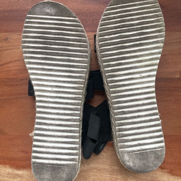 Strappy Platform Sandals - Picture 3 of 4